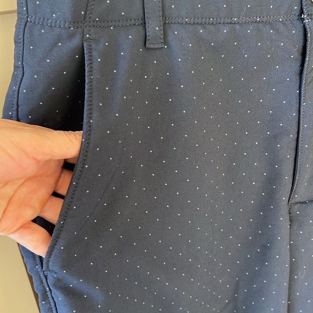 Under Armour HeatGear 36 Loose Fit FlatFront Black Mini Polkadot 10” Golf Shorts - Picture 2 of 9